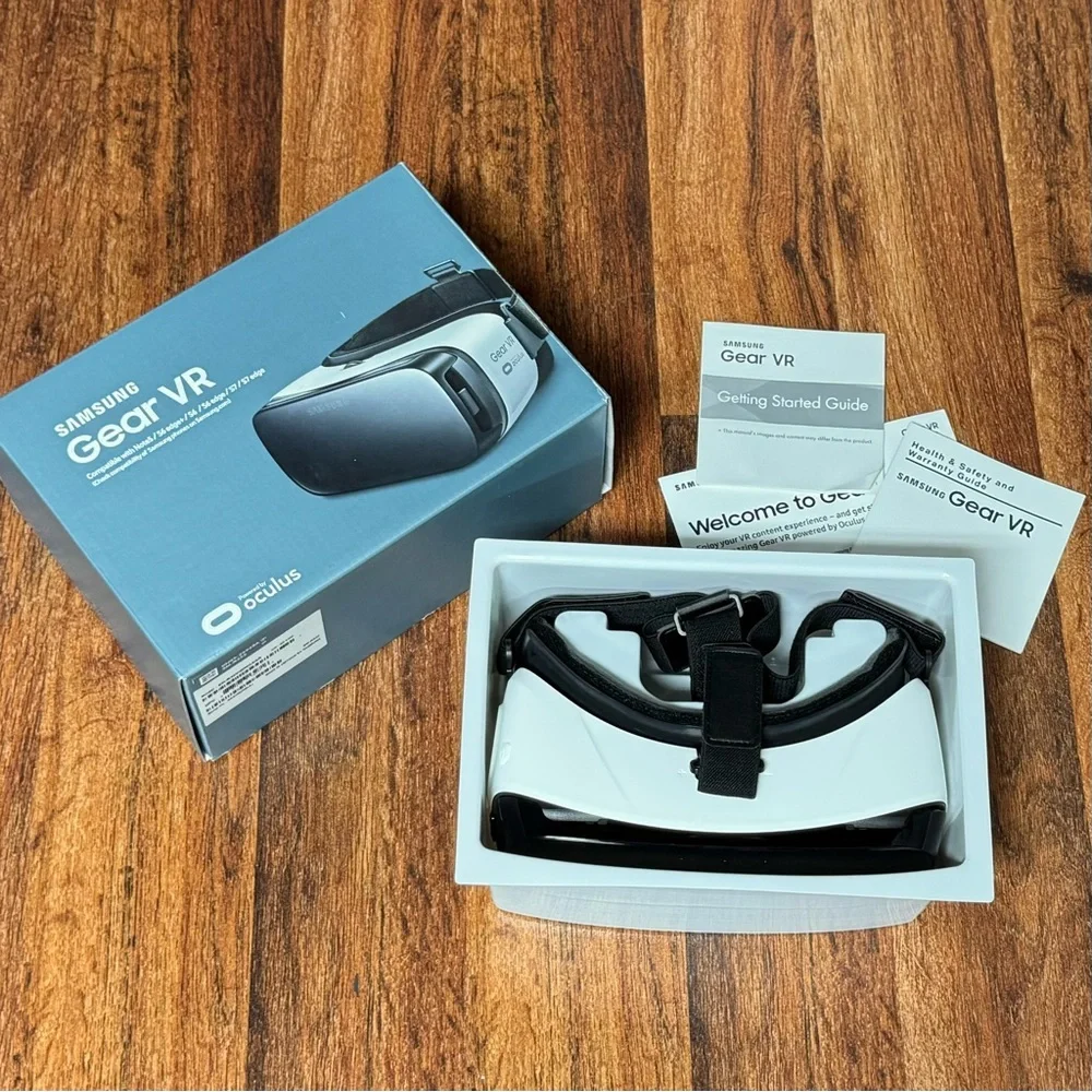 Samsung Gear VR Headset - Black and Gray New